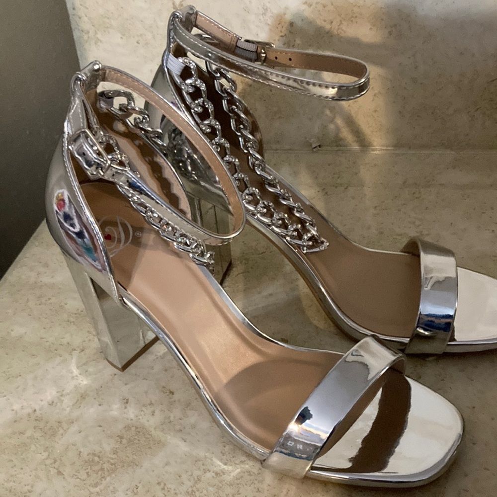 - NWT Womens Delicious Beads style sandal heel in ladies 10 ( price is fir…